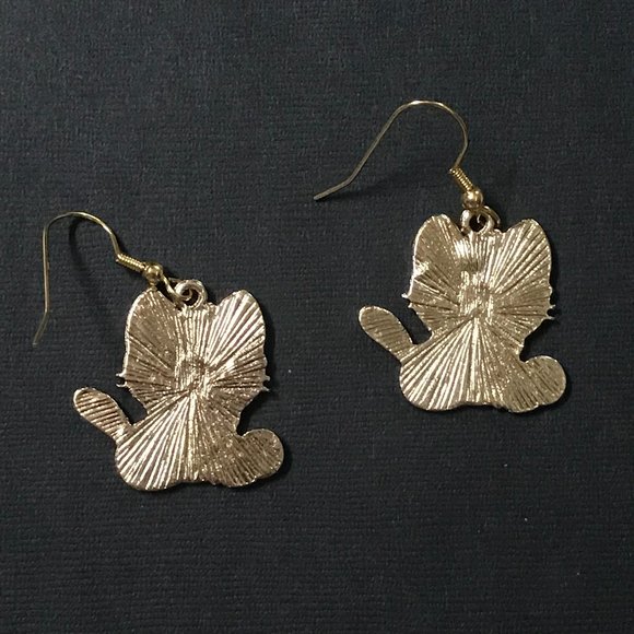 Siamese Cat Playing with Ball of Yarn Gold Tone Pierced Earrings - Picture 3 of 3